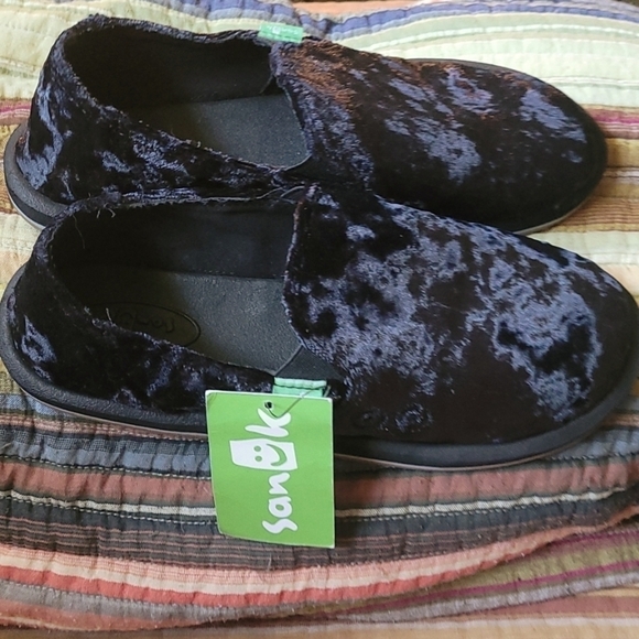 Sanuk Donna Cruz Black Crushed Velvet Slip on. Size 5 - Picture 7 of 9